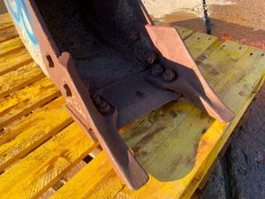 12" DIGGING BUCKET.....45mm PINS........66. - Image 4