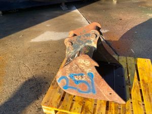 24" DIGGING BUCKET...45mm PINS......251. - Image 3