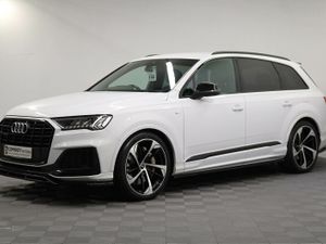 Audi Q7 TFSIe V6 Black Edition - Image 3