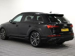 Audi Q7 TFSIe V6 Black Edition - Image 4