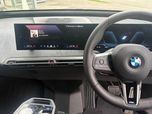 BMW iX xDrive45 M Sport LCI - Image 3