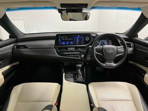 Lexus ES 300HExecutive - Reversing Camera - Sunroo - Image 3