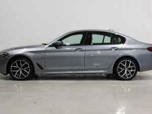 BMW 5-Series 2020 530e M-Sport - Image 4