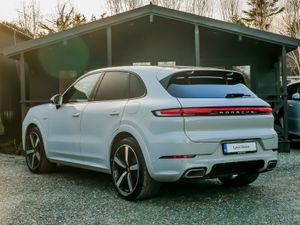 2024 Porsche Cayenne E-Hybrid 470BHP - Image 3