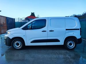 201 Peugeot Partner Light Damage - Image 4