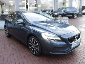 2017 VOLVO  V40 - Image 2