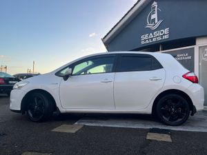 2010 Toyota Auris Hybrid - Image 2