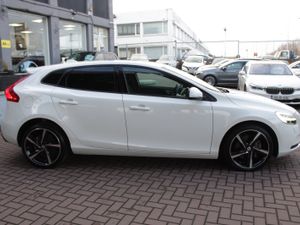 2017 VOLVO V40 - Image 3