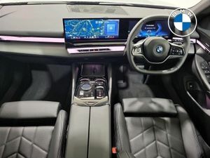 BMW i5 eDrive40 Sport Edition Saloon - Image 4