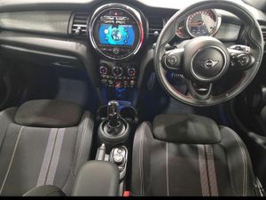 Mini Cooper 5-Door Cooper Sport - Image 4