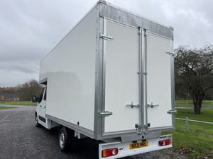 NISSAN NV400 2.3dCi 3.5T. 7 Seat Luton Van - Image 3