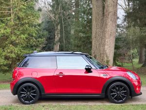 1.5 COOPER * CHILLI PACK * LOW KMS * - Image 4