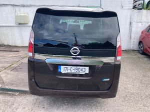 Nissan Serena 2.0 - Image 4
