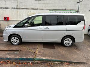 Nissan Serena 2.0 - Image 4