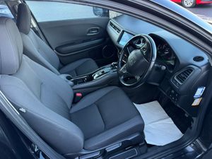 2019 Honda Vezel 1.5 Hybrid Auto, CAR Play - Image 4