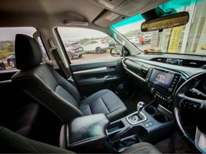 Toyota Hilux 2.8D4D INVITE X 201BHP D/C - Image 4