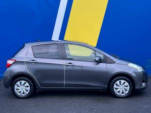 Toyota Yaris 1.0 AUTO // REVERSE CAMERA // AIR CON - Image 2