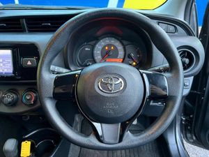 Toyota Yaris 1.0 AUTO // REVERSE CAMERA // AIR CON - Image 4