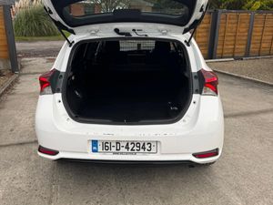Toyota Auris 2016 1.4 diesel manual - Image 3