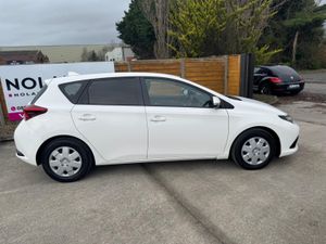 Toyota Auris 2016 1.4 diesel manual - Image 2