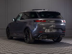 2025 Range Rover Sport P460e Dynamic SE *Pan Roof - Image 4