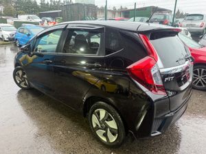 2015 Honda Fit Hybrid Automatic - Image 4