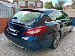 Mercedes-Benz CLS 220 Amg Line - Image 2