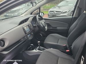 Toyota Yaris HYBRID LUXURY AUTOMATIC - Image 4