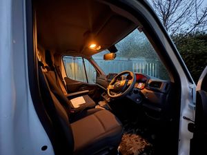 2021 Renault Master Low Loader - Image 4