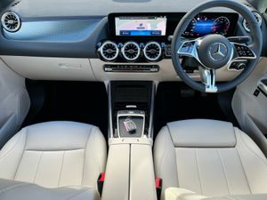 Mercedes-Benz GLA 180 Progressive Line Plus Compac - Image 3
