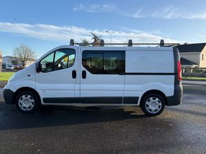 ABSOLUTELY IMMACULATE 2012 CREW CAB - Image 4