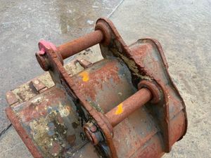 36" STRICKLAND BUCKET......65mm PINS.....303f. - Image 4