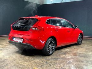 Volvo V40 1.5L AUTOMATIC - FACTORY ALLOYS - REVERS - Image 4