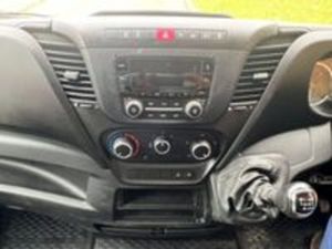 Iveco Daily 2.3D HPI 14V 35C 3000 Chassis Cab 2dr - Image 4