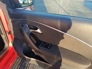 Volkswagen Polo 2015 automatic - Image 4