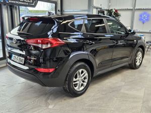17 HYUNDAI TUCSON COMFORT LOW MILEAGE - Image 2