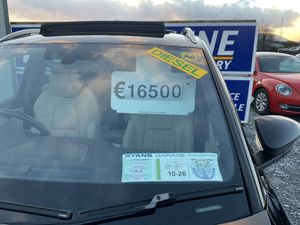 SKODA KAROQ 1.6 TDI STYLE SUNROOF LEATHER TOP SPEC - Image 4