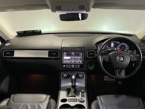 Volkswagen Touareg CV 3.0 TDI 262B 262BHP V6 5DR A - Image 2