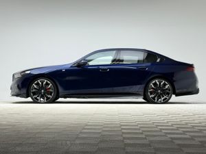 BMW 5-Series 550E M SPORT PRO XDRIVE - Image 4