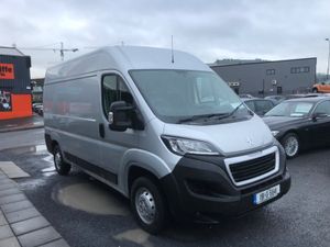 2019 Peugeot Boxer 335 PRO L2H2 BLUE H HDI PROFESS - Image 4