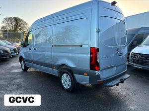 Mercedes-Benz Sprinter 319 - Image 3