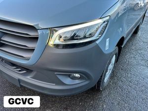 Mercedes-Benz Sprinter 319 MWB HIGH ROOF - Image 3