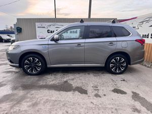 161 Mitsubishi Outlander PHEV 2.0L MIVEC 4WD - Image 2