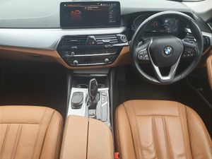 BMW 5-Series 520i SE Saloon - Image 4