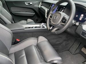 Volvo XC60 T6 Black Edition Plus AWD Recharge Auto - Image 4
