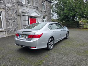 132 Honda Accord 2lite hybrid Type S - Image 3