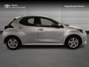 Toyota Yaris HYBRID LUNA 4DR AUTO - Image 3