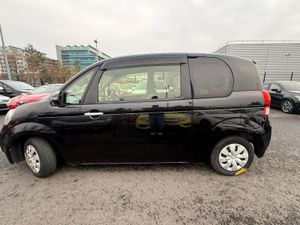 Toyota porte 2012 black - Image 4