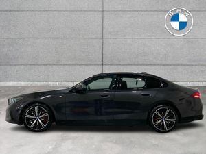 BMW i5 eDrive40 M Sport Pro Saloon - Image 4