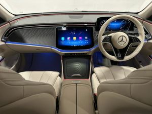 Mercedes-Benz E-Class E220 D Exclusive + - Image 4